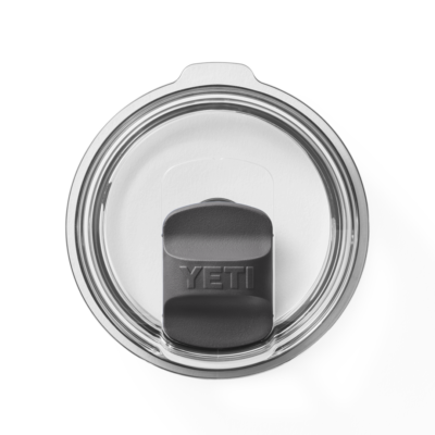 Transparenter YETI MagSlider Deckel mit schwarzem Schiebemechanismus von oben fotografiert.
