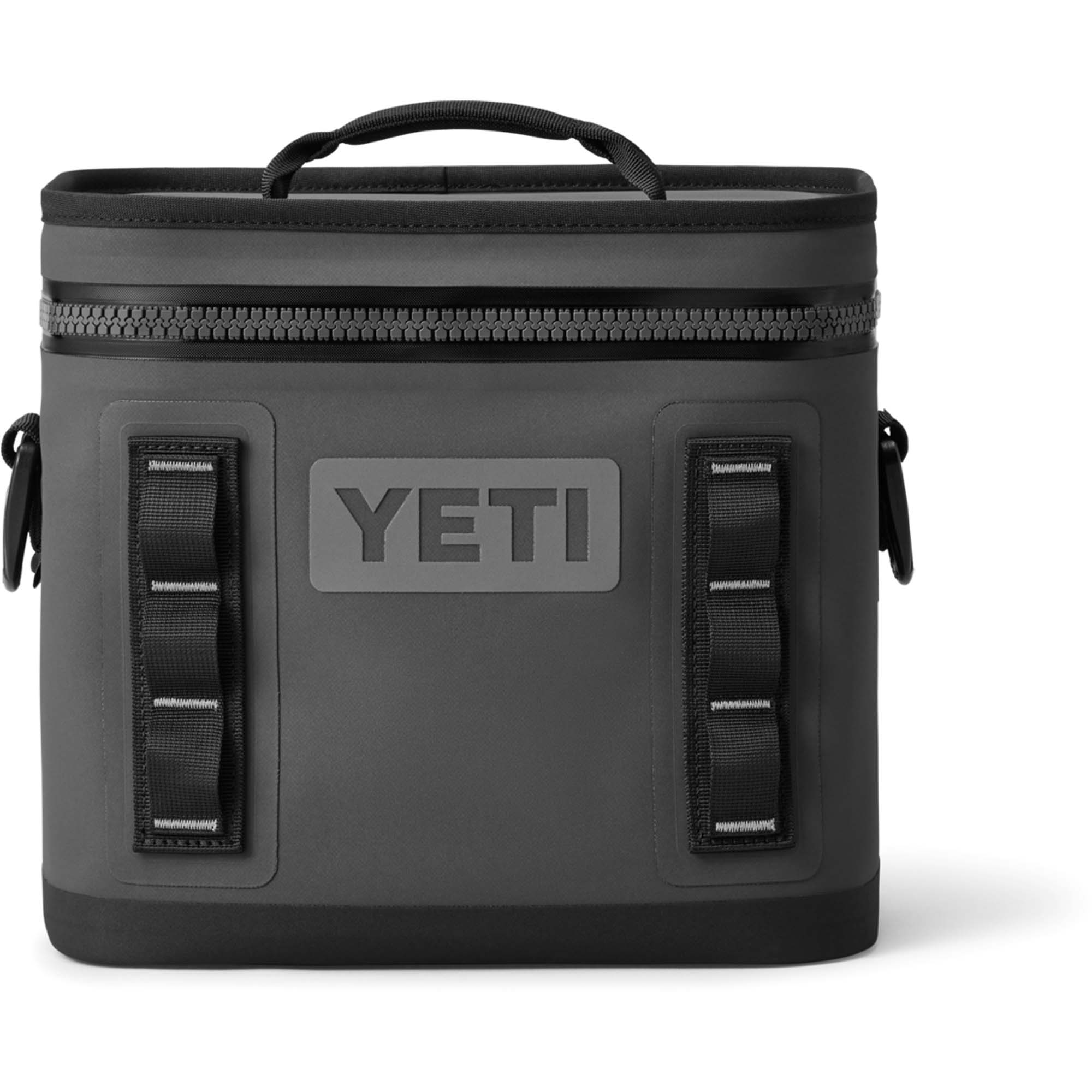 Yeti Hopper Kühltasche in Grau - Windsport Fehmarn Graue Yeti Hopper Kühltasche mit Tragegriff und Reißverschluss vor weißem Hintergrund.