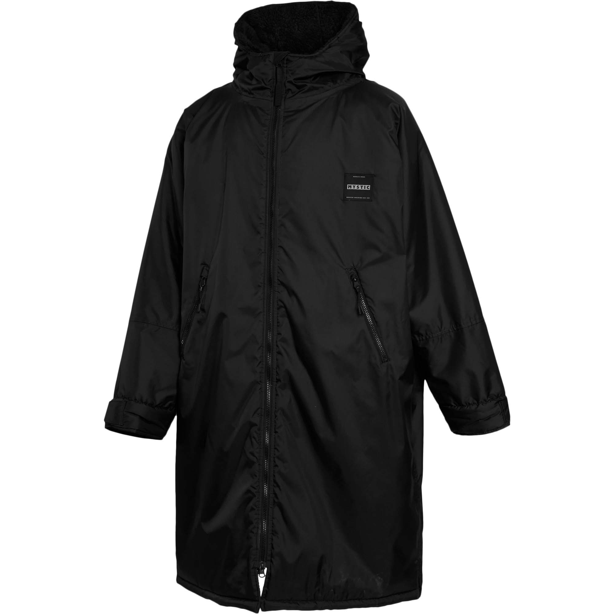 Mystic Change Robe Schwarz - Windsport Fehmarn Schwarzer Mystic Change Robe Parka für Wassersportler mit Reißverschluss und Kapuze vor weißem Hintergrund.