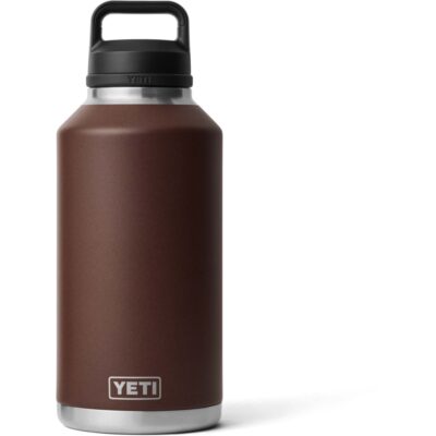 Braune Yeti Trinkflasche aus Edelstahl mit schwarzem Henkeldeckel vor weißem Hintergrund.