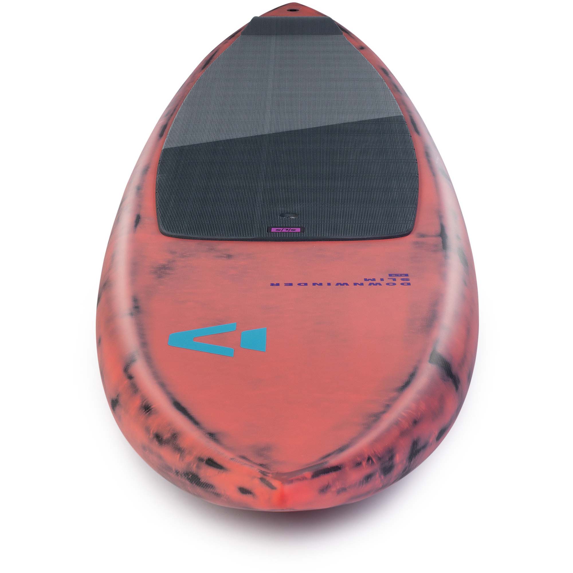 Duotone Downwinder SLS Wingfoil Board - Windsport Fehmarn Rotes Duotone Downwinder SLS Wingfoil-Board in der Draufsicht auf weißem Hintergrund.