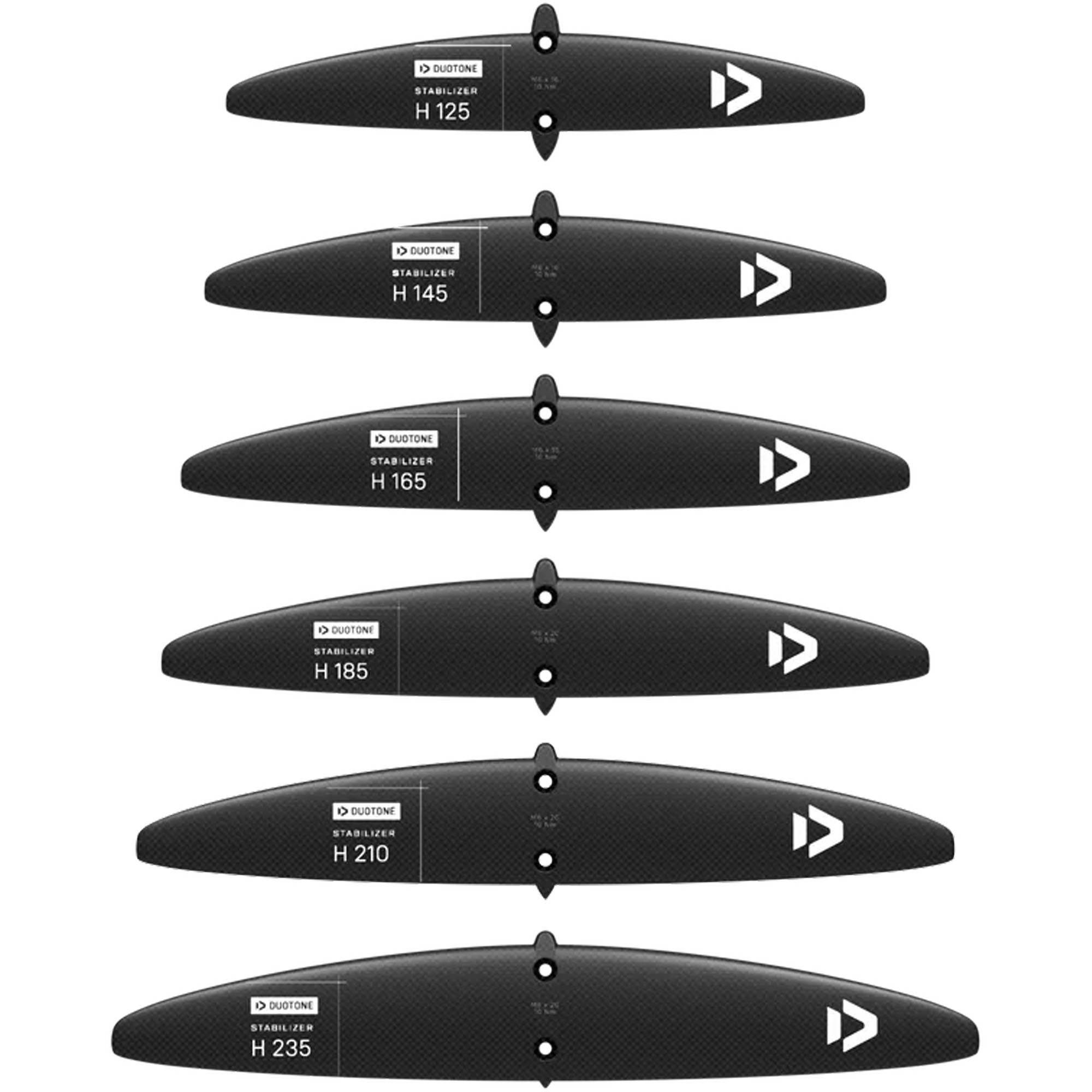 Duotone Foil Stabilizer Sortiment - Windsport Fehmarn Sechs Duotone Carbon-Stabilisatoren in verschiedenen Größen von H 125 bis H 235 untereinander angeordnet.