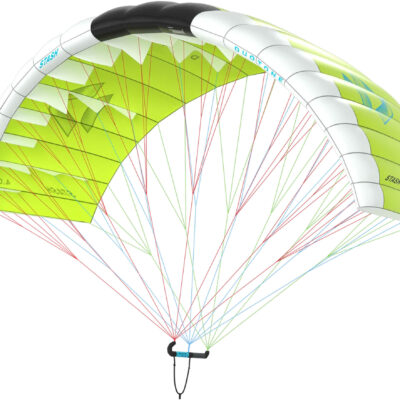 Ein neongelber und weißer Duotone Stash Kitesurf-Kite mit Leinen und Bar vor weißem Hintergrund.