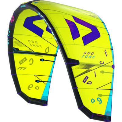 Duotone Dice SLS 2025 Kite - Windsport Fehmarn Neongelber Duotone Dice SLS 2025 Kitesurf-Kite mit lila Markenzeichen auf weißem Hintergrund.