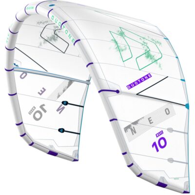 Weißer Duotone Neo Kitesurf-Kite mit lila und grünem Branding vor weißem Hintergrund.