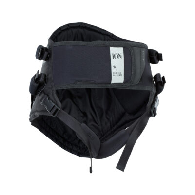 Schwarzes ION Echo Sitz-Trapez für Kitesurfen vor weißem Hintergrund mit verstellbaren Gurten und Branding.