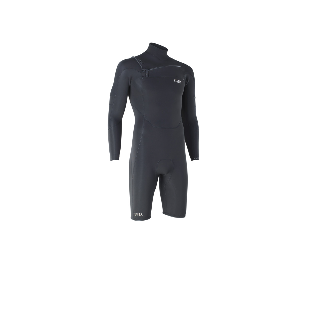 ION Seek Core 3/2 Shorty - Windsport Fehmarn Schwarzer ION Seek Core 3/2 Neoprenanzug mit kurzem Bein und Front-Reißverschluss auf weißem Hintergrund.