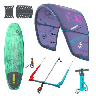 Duotone Neo Kite, Whip SLS Board, Trust Bar und Pumpe in einer Studioaufnahme vor weißem Hintergrund.