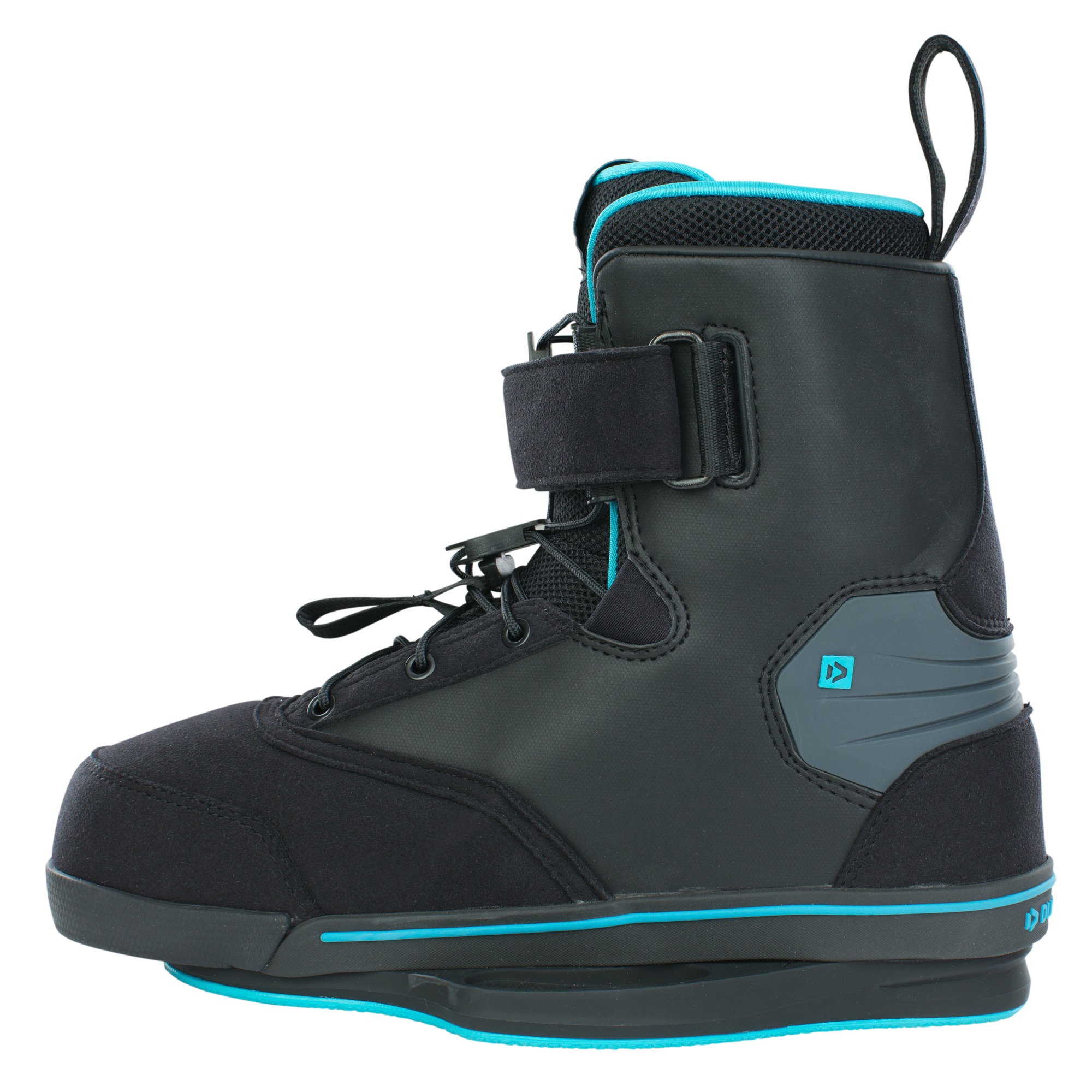 Duotone Kitesurf-Stiefel - Windsport Fehmarn Schwarzer Duotone Kitesurf-Stiefel mit türkisen Akzenten in Seitenansicht vor weißem Hintergrund.