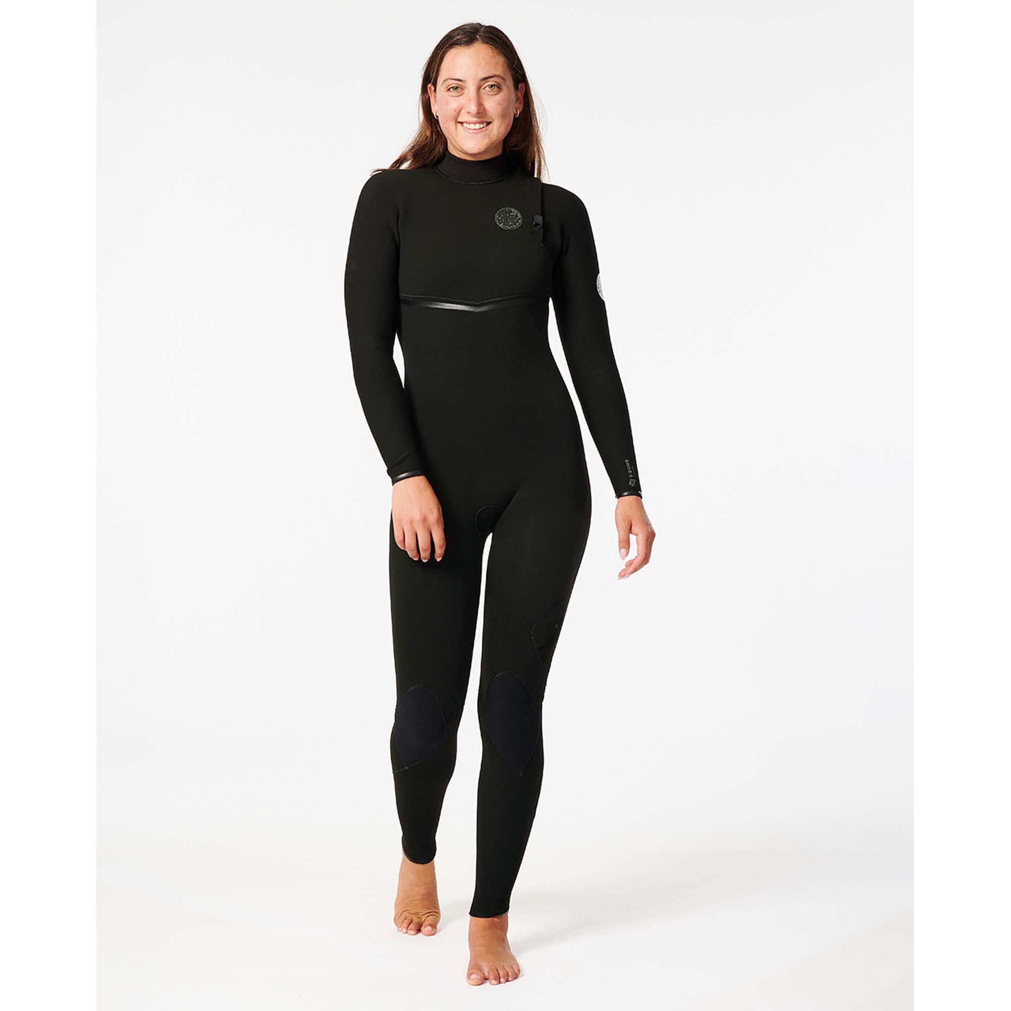 Rip Curl Dawn Patrol Neoprenanzug - Windsport Fehmarn Frau in einem schwarzen Rip Curl Dawn Patrol Neoprenanzug vor weißem Hintergrund