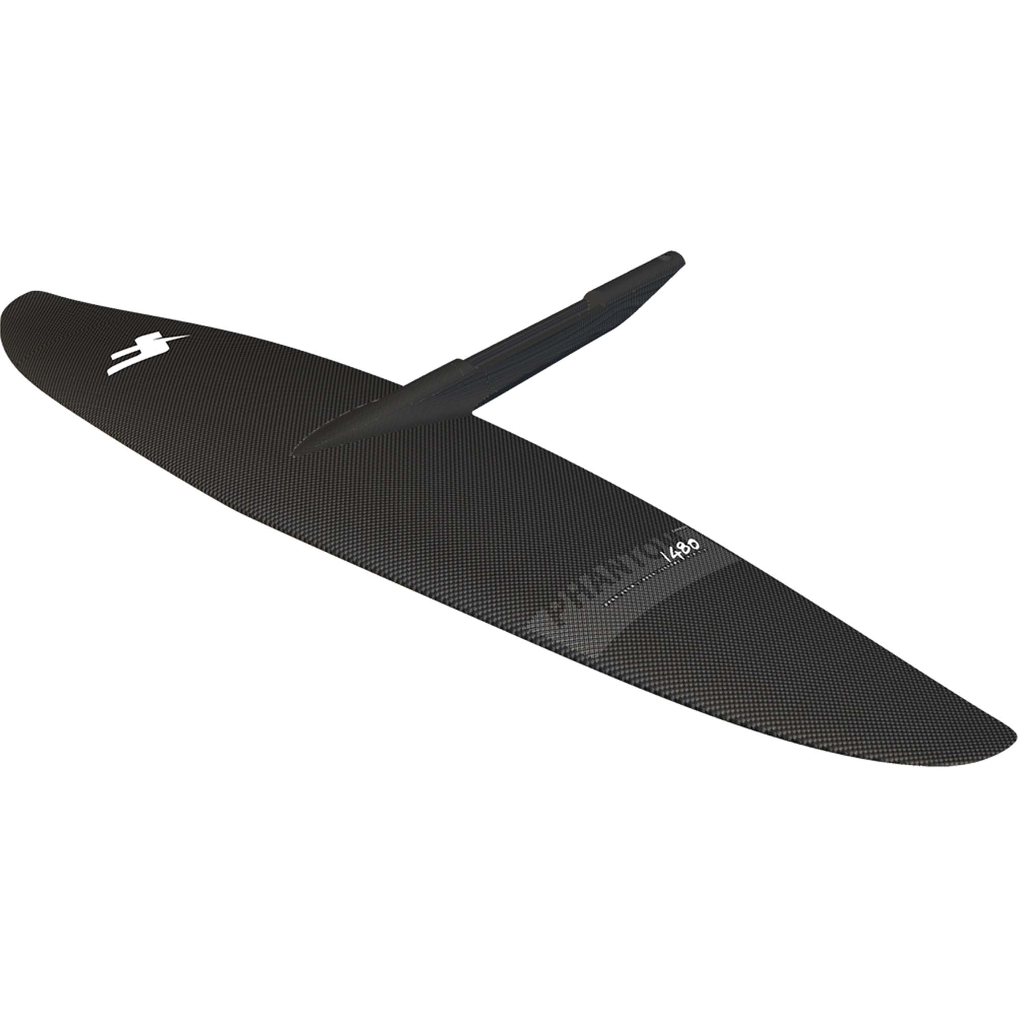 F-One Phantom 1480 Carbon Foil - Windsport Fehmarn Schwarzer F-One Carbon-Tragflügel für Wing-Foil-Boards mit sichtbarer Kohlefaserstruktur auf weißem Hintergrund.