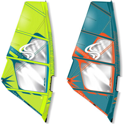 Zwei Simmer Style Blacktip Windsurf-Segel in Gelb-Blau und Orange-Blau auf weißem Hintergrund.