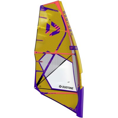 Gelb-violettes Duotone Super Hero 5.0 Windsurfsegel vor weißem Hintergrund