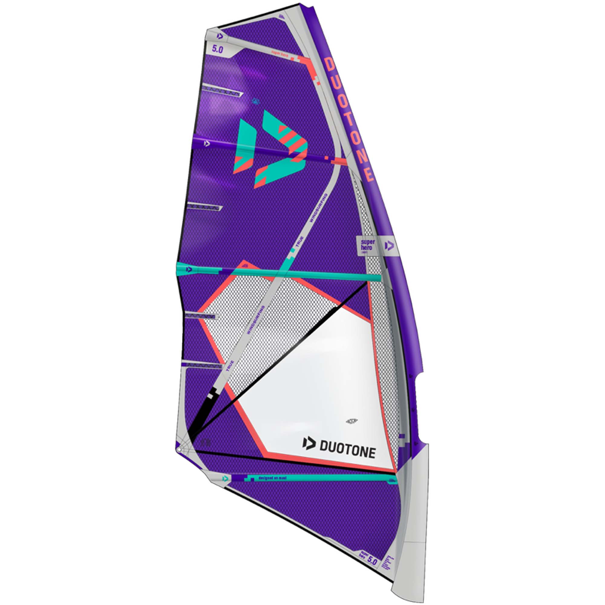 Duotone Super Hero Windsurfsegel - Windsport Fehmarn Duotone Super Hero Windsurfsegel in Lila mit türkisen und weißen Akzenten vor weißem Hintergrund.