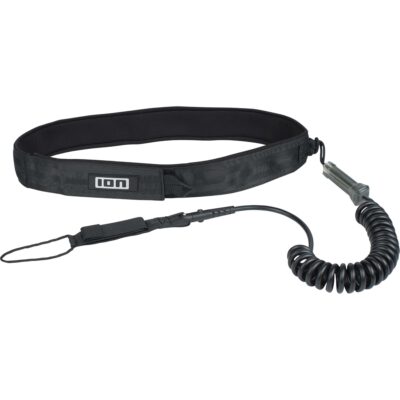 Schwarze ION Wingboard Leash mit Hüftgurt und spiralförmigem Sicherheitskabel vor weißem Hintergrund