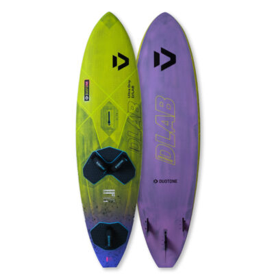 Zwei Duotone Ultra Grip D/LAB Windsurfbretter in Gelb und Violett vor weißem Hintergrund.