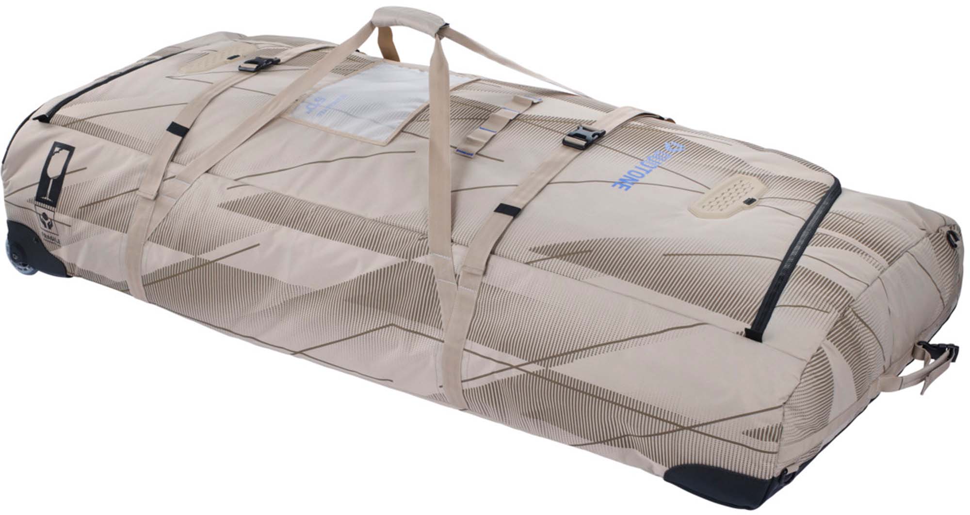 Duotone Kitesurfing Reisegepäck Tasche - Windsport Fehmarn Beigefarbene Duotone Sporttasche mit Rollen für Kitesurfing-Ausrüstung vor weißem Hintergrund.