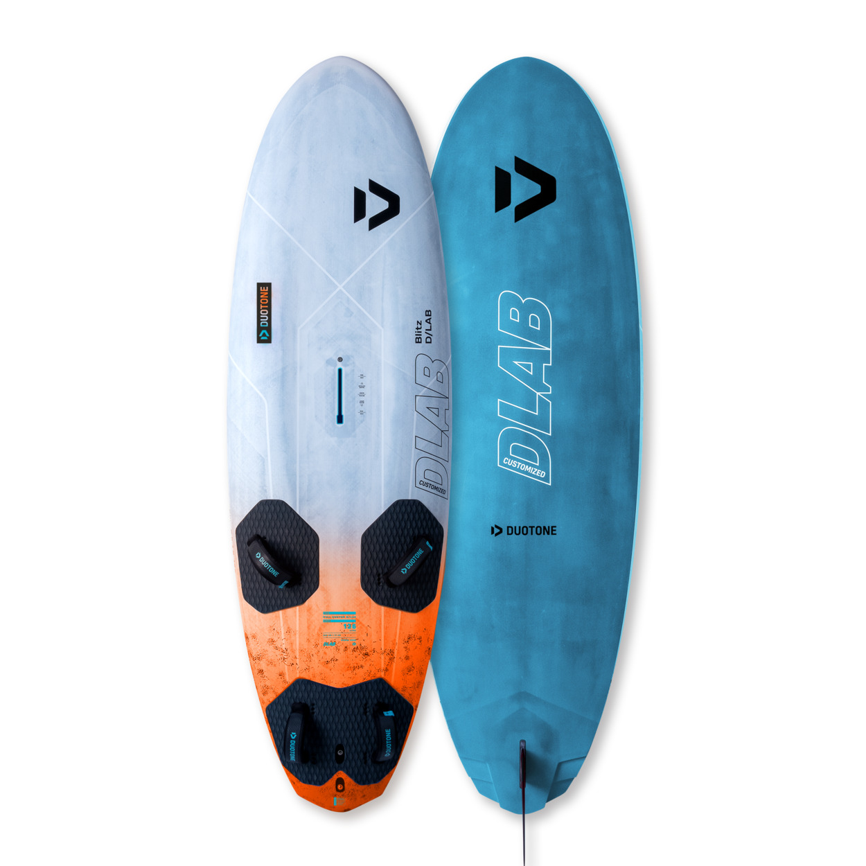 Duotone Blitz D/LAB Surfboard - Windsport Fehmarn Zwei Duotone Blitz D/LAB Surfboards in weiß-orange und blau vor weißem Hintergrund.