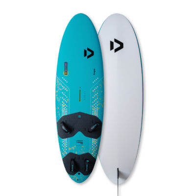 Vorder- und Rückseite des türkisfarbenen Duotone Eagle Windsurfboards mit schwarzen Fußschlaufen vor weißem Hintergrund.